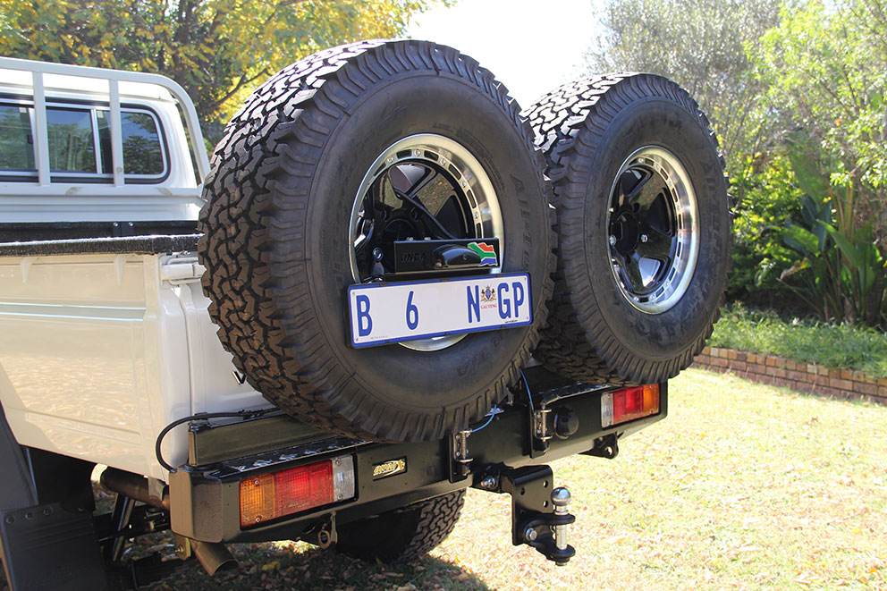 Onca Rear Bumper With Double Spare Wheel Carrier